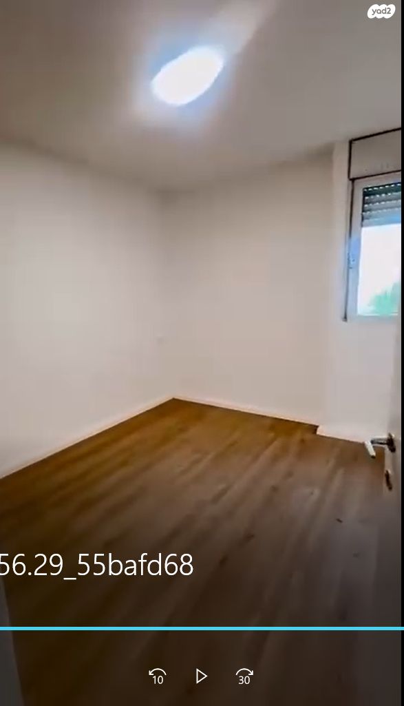 דירה, תשי"ג 9, פנחס ספיר, מגדל העמק