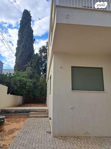 דו משפחתי, קוממיות 3, מרכז פרדס חנה, פרדס חנה כרכור