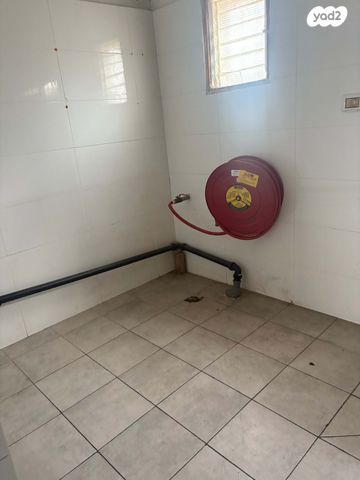 חנויות/ שטח מסחרי, החרושת 54, אזור תעשייה קרית אתגרים, רעננה