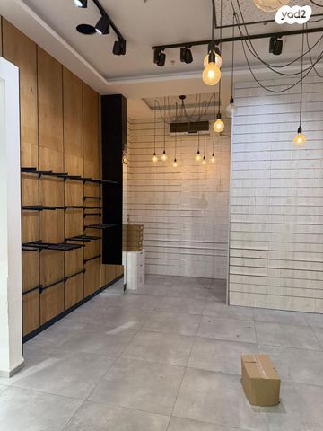 חנויות/ שטח מסחרי, שדרות הגעתון 26, עיר, מרכז העיר, נהריה