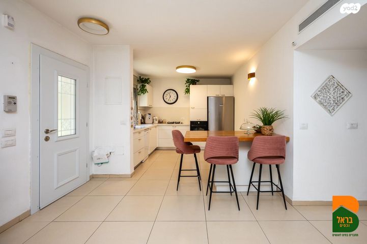 דו משפחתי, יובלים, פרדס חנה כרכור