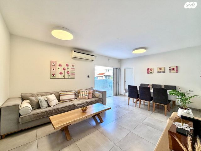 אסתר המלכה 12