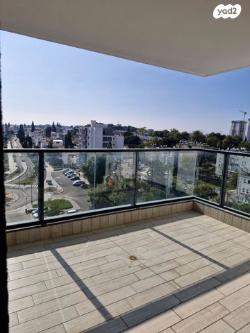 דירה, הצנחנים 20, אריק שרון, נהריה