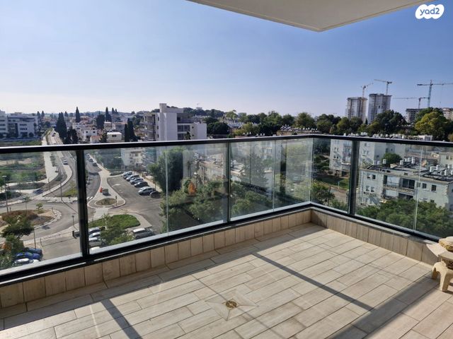 דירה, הצנחנים 20, אריק שרון, נהריה