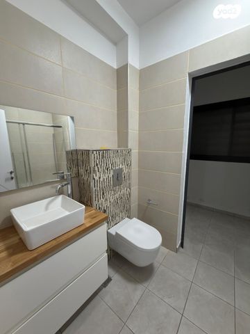 דירה, מחנה יהודה, פתח תקווה