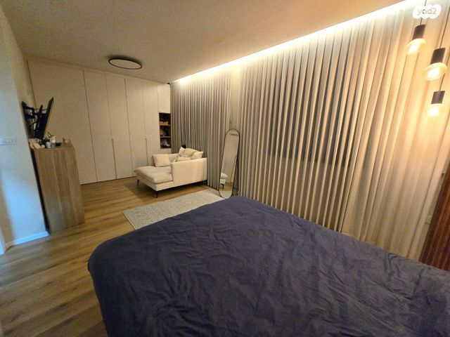 דירת גן, תל מונד