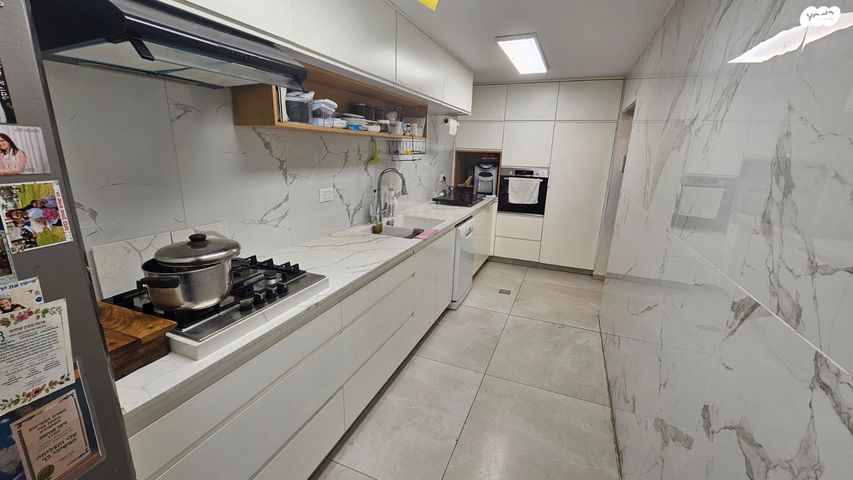 בית פרטי/ קוטג', הרב שמעון יצחק אפריאט 10, קרית מנחם בגין, רמלה