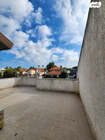 דו משפחתי, היסמין 19, שמשון, חדרה הצעירה, חדרה