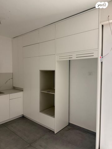 דירה, מחנה יהודה, פתח תקווה