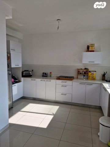 דירה, הצנחנים 20, אריק שרון, נהריה