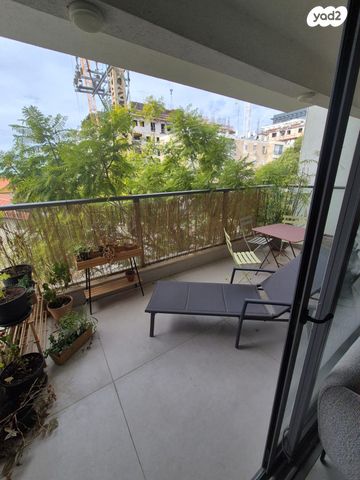 דירה, נחמיה 6, הרצליה