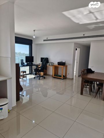 דירה, הצנחנים 20, אריק שרון, נהריה