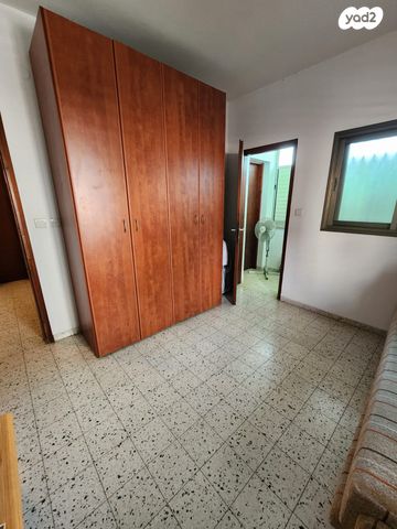 דו משפחתי, היסמין 19, שמשון, חדרה הצעירה, חדרה