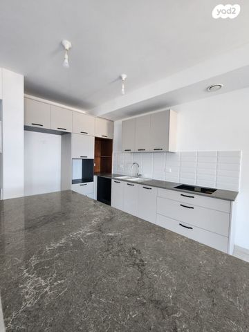 דירה, הרב הרצוג 8, צפון מערב מרכז העיר, נתניה