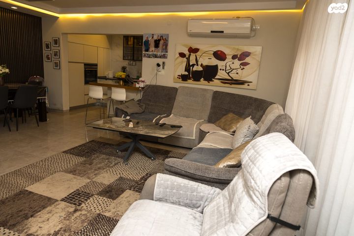 בית פרטי/ קוטג', הרב שמעון יצחק אפריאט 10, קרית מנחם בגין, רמלה