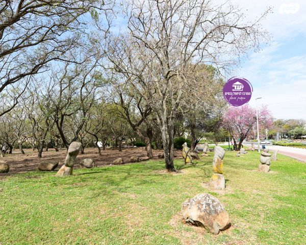 טיילת נווה 16