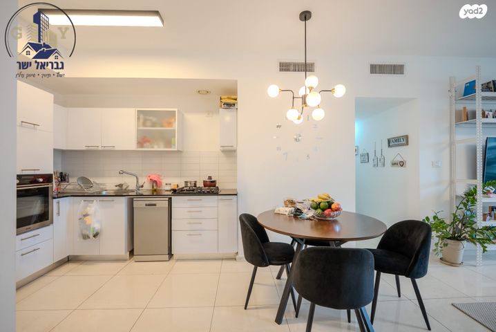 דירה, קניוק יורם 3, גני שרונה, קרית הממשלה, תל אביב יפו