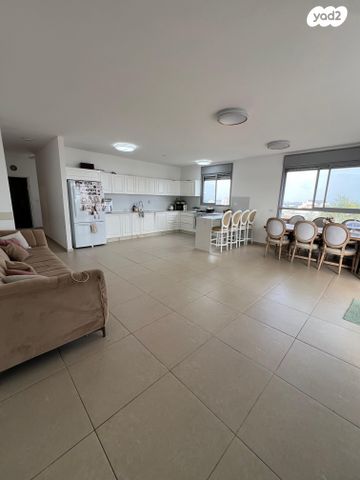 גג/ פנטהאוז, שמעון פרס 1, המחנה הצבאי, קרית מלאכי