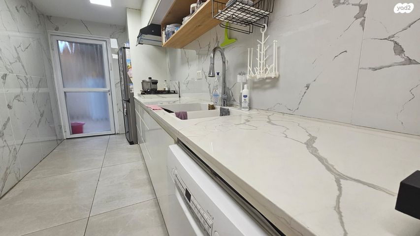 בית פרטי/ קוטג', הרב שמעון יצחק אפריאט 10, קרית מנחם בגין, רמלה