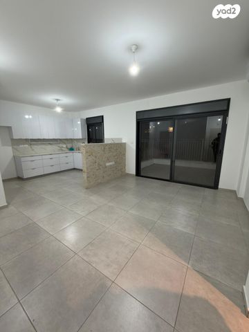 דירה, מחנה יהודה, פתח תקווה