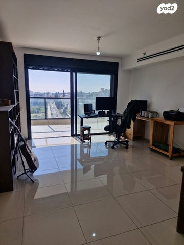 דירה, הצנחנים 20, אריק שרון, נהריה