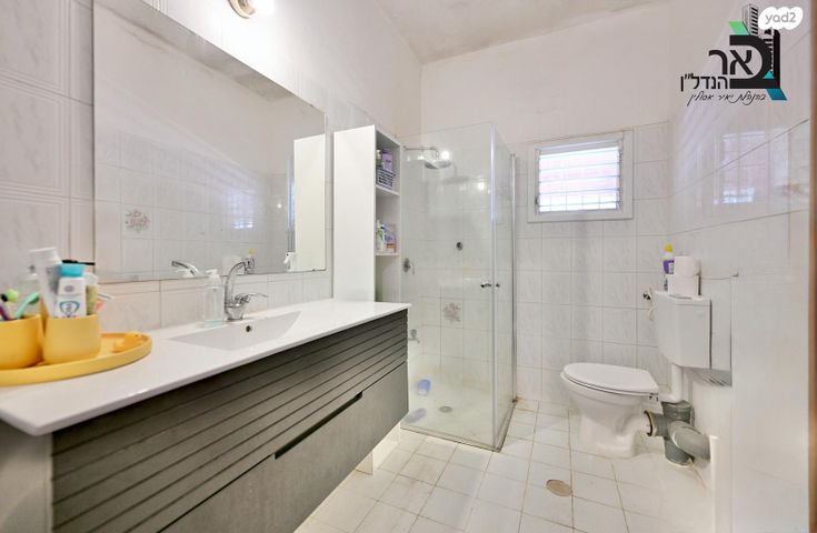 דו משפחתי, הנשיא שז"ר 16, שאר העיר, מזכרת בתיה