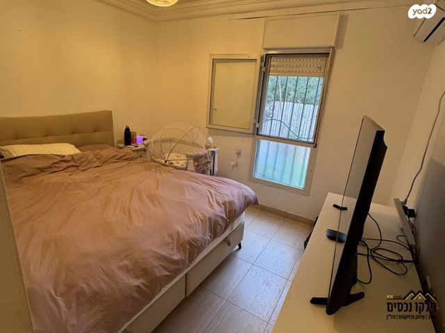 דירת גן, הצבעוני, נאות אשכול, יבנה