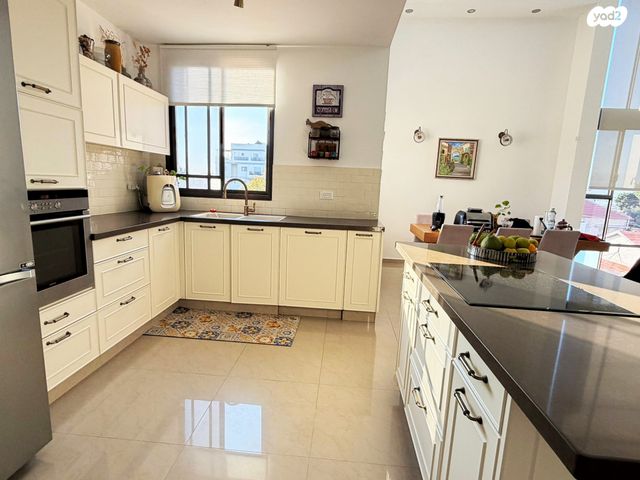 גג/ פנטהאוז, הביל"ויים, המושבה, גדרה