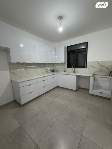 דירה, מחנה יהודה, פתח תקווה