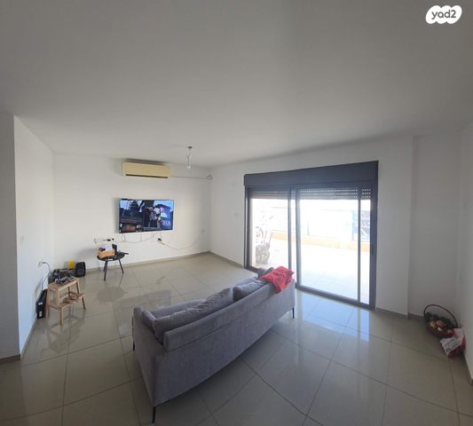 דירה, דבורה הנביאה 20, רובע יזרעאל סביוני העמק, עפולה