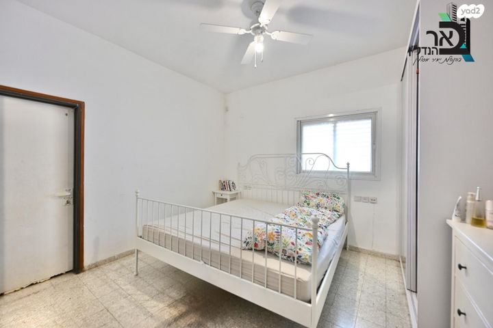 דו משפחתי, הנשיא שז"ר 16, שאר העיר, מזכרת בתיה