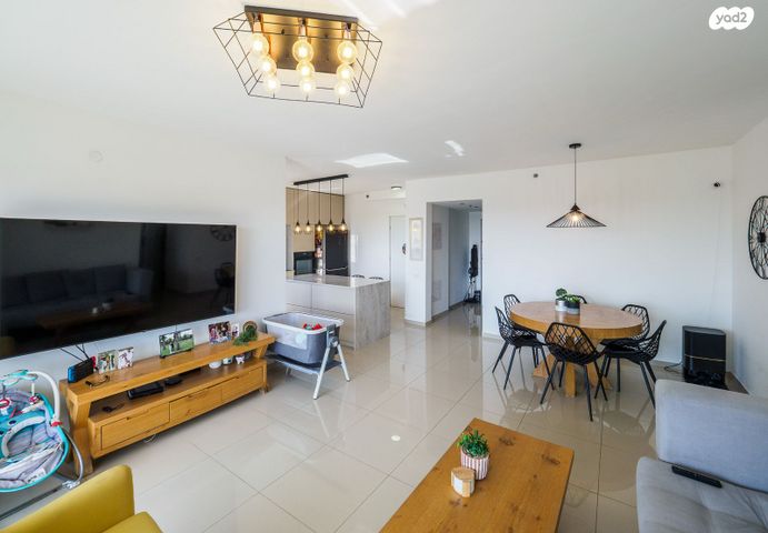 דירה, אריק שרון, נהריה