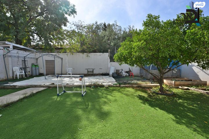 דו משפחתי, הנשיא שז"ר 16, שאר העיר, מזכרת בתיה