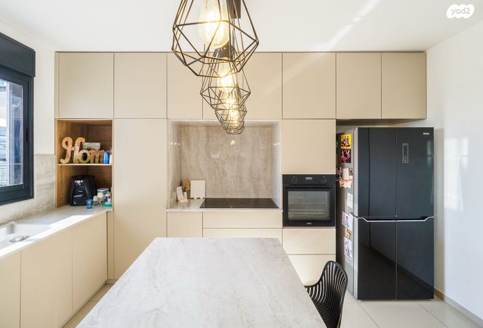 דירה, אריק שרון, נהריה