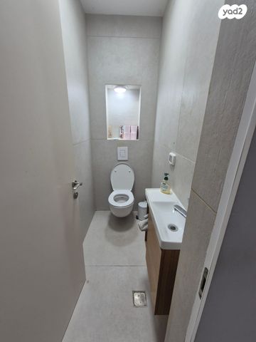 דירה, נחמיה 6, הרצליה