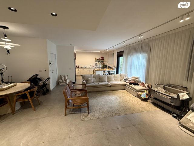 דירת גן, הרצליה הירוקה, נווה עובד, הרצליה