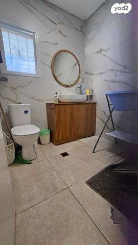 בית פרטי/ קוטג', הרב שמעון יצחק אפריאט 10, קרית מנחם בגין, רמלה