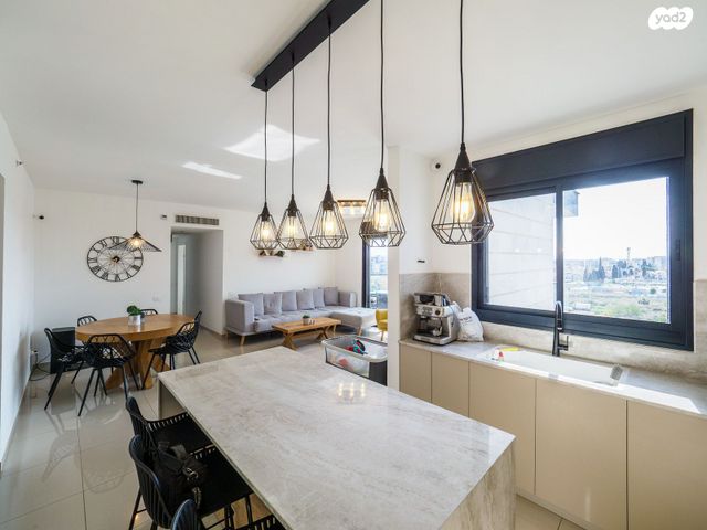 דירה, אריק שרון, נהריה