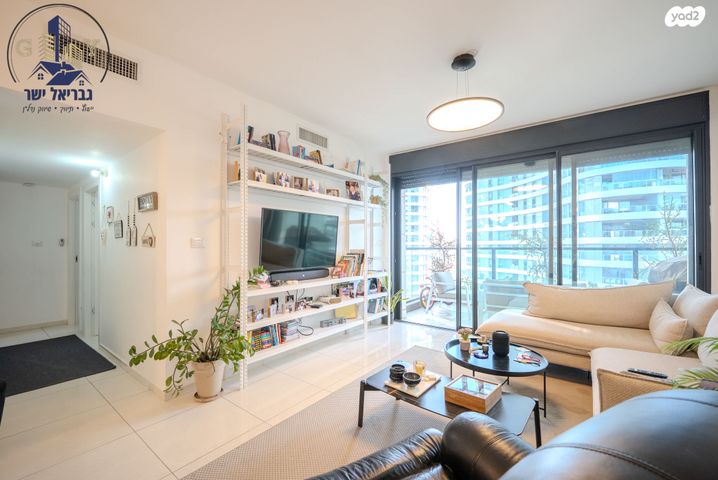 דירה, קניוק יורם 3, גני שרונה, קרית הממשלה, תל אביב יפו