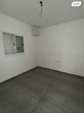 דירה, מחנה יהודה, פתח תקווה