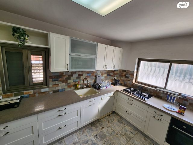 דו משפחתי, היסמין 19, שמשון, חדרה הצעירה, חדרה