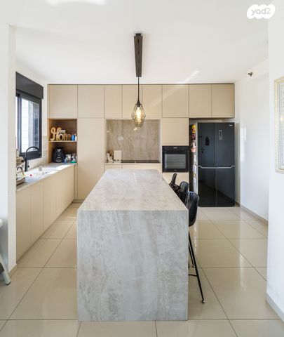 דירה, אריק שרון, נהריה