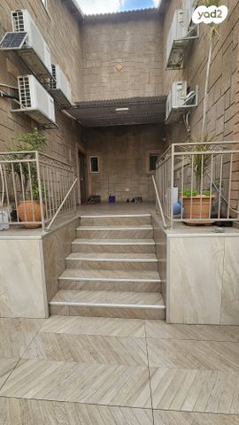 בית פרטי/ קוטג', הרב שמעון יצחק אפריאט 10, קרית מנחם בגין, רמלה