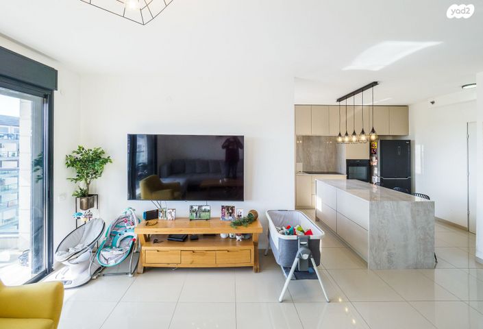 דירה, אריק שרון, נהריה