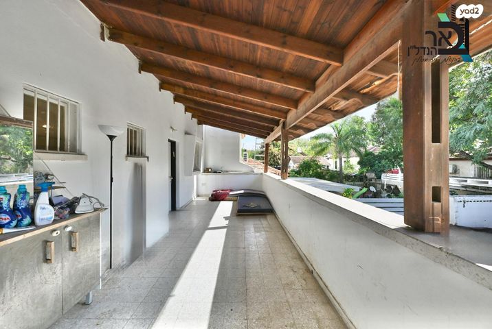 דו משפחתי, הנשיא שז"ר 16, שאר העיר, מזכרת בתיה