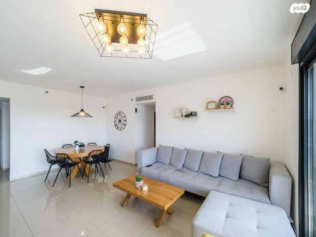 דירה, אריק שרון, נהריה