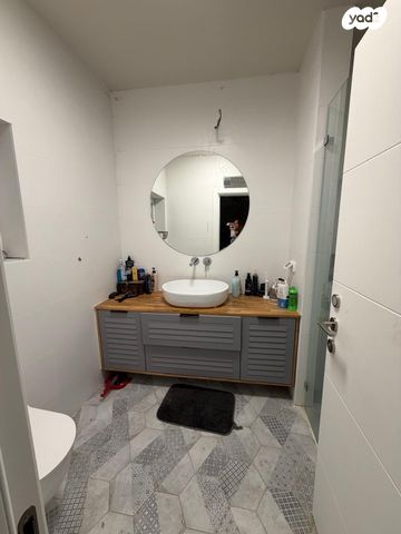 דו משפחתי, אביבים, שערי תקווה, שערי תקווה