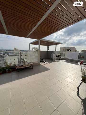 גג/ פנטהאוז, שמעון פרס 1, המחנה הצבאי, קרית מלאכי