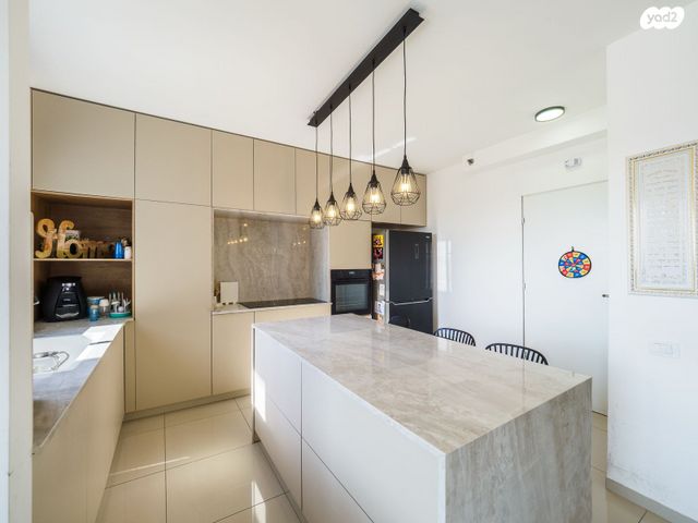 דירה, אריק שרון, נהריה