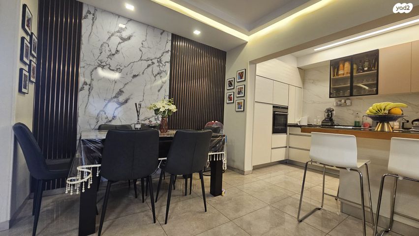 בית פרטי/ קוטג', הרב שמעון יצחק אפריאט 10, קרית מנחם בגין, רמלה